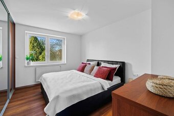 REZERVOVANÉI Predaj 5 - izb.dom v obľúbenej lokalite Ivanka  - 7