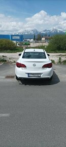 Opel Astra Notchback - 7