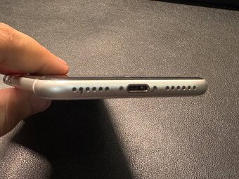 Apple iPhone SE 2020 128GB White - 7