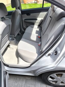 Hyundai ACCENT - 7