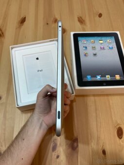 Apple iPad 1st A1219 16GB Wi-Fi Retina - 7