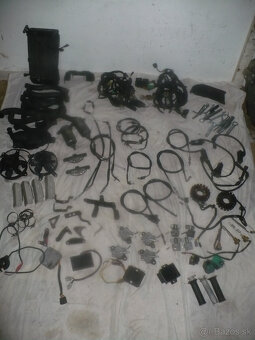 Suzuki SV 650  r.98- 02-díly ze tří kusů - 7