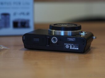 Olympus PEN E-PM1 telo - 7