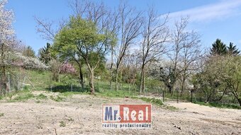 Pozemok 702 m2 v atraktívnej lokalite nad Račou - 7