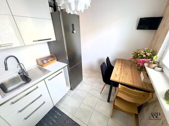 NA PREDAJ 2 IZB. BYT S BALKÓNOM, 51M2, KALINČIAKOVA UL., SEN - 7