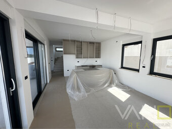 VAHOreal EXKLUZÍVNE IBA u NÁS 4 LUXUSNÉ RD s BAZÉNOM v CH - 7