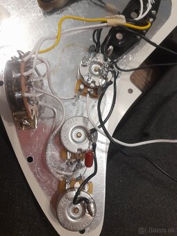 Fender vintage noiseless pickguard - 7