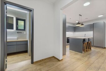 Predaj rodinnej vily, 8-izbovej rekreačnej chaty Modra - 7