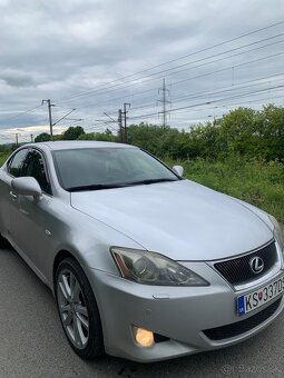 Predám LEXUS IS220d 2.2 130kw - 7