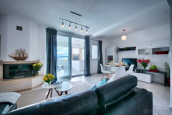 Predaj, novozrekonštruovaný dom s 3 bytmi, Vis, 100 m od mor - 7