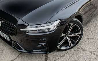 Volvo V60 B4 2.0d mHEV 145kW 2023 automat - 7