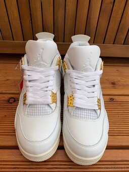 Jordan 4 Retro Metallic Gold - 7