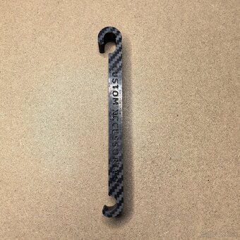 Háčiky na deliacu mrežu pre Volvo - 7