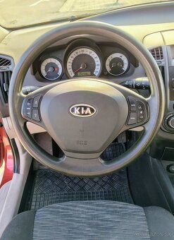 Kia Ceed 1.4 benzín 77kW 5st manuál 2007 - 7