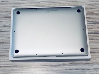 Macbook Air 13” i5 1,6GHz, 256GB SSD, 8GB RAM, top stav - 7