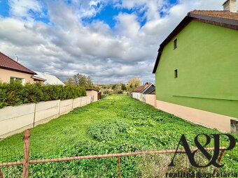 POZEMOK PRE VÝSTAVBU RODINNÉHO DOMU, 747 m2, PRIETRŽ, okr. S - 7