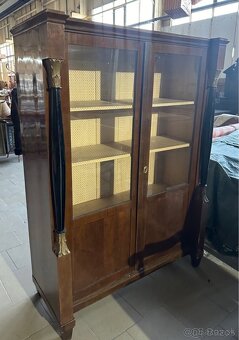 starožitná Vitrínová knižnica - 7