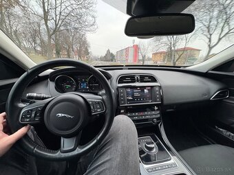 Jaguar XE 2.0 AWD - 7