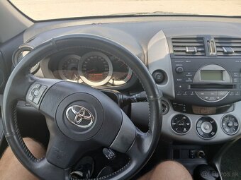 Predam Toyota Rav 4 2,2 diesel 100 kw rok 2006 - 7