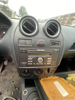 Rozpredam Ford Fiesta 2006 - 7
