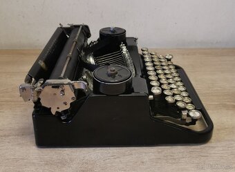Starožitný písací stroj Underwood Portable 4 Bank rok 1926 - 7