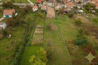 Exkluzívne na predaj stavebný pozemok v obci Kovarce, len 10 - 7