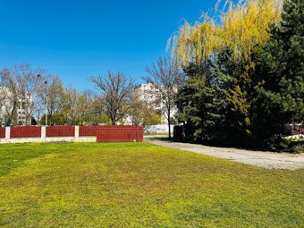 Predám stavebné pozemky s výmerou 2 957 m2, MI - 7