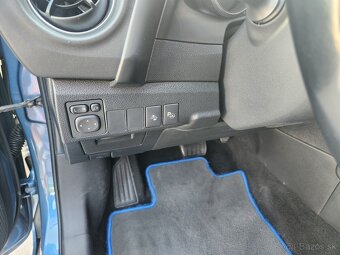 Predam Toyota Auris 1.8 hybrid - 7