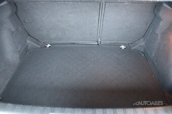 Peugeot 308 1,2 i PURETECH 96 kW STYLE - 7