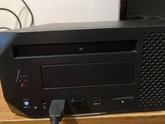 HP Z2 G4 SFF Workstation a monitor SAMSUNG 27 T260 - 7