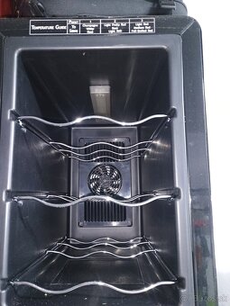 Termoelektrická vinotéka Dunavox DX-6. 17DG - 7