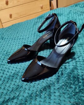 NOVÉ Čierne lakované lodičky - vysoké, veľ. 37 - 7