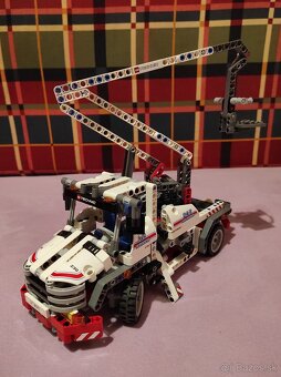 Lego Technic 8071 Bucket Truck - 7