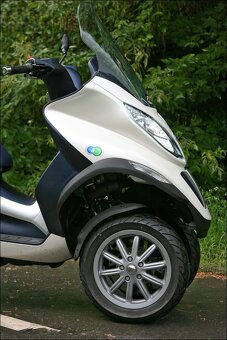 Piaggio MP3 300ie HYBRID - vodičak “B” - 7