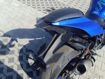 Yamaha R1 - 7