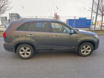 Kia Sorento 2.2 CRDI 4x4 automat 7 miestna verzia - 7