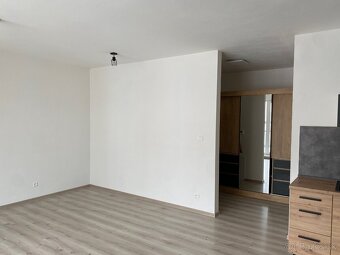 Prenajom 1izb byt v Bytci Thurzove sady - 7