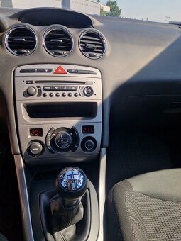 Peugeot 308 hatchback benzín 1,6 rok 2010 - 7