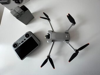 Dron DJI Mini 3 PRO (DJI RC) + Fly More KIT - 7