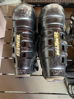 Hokejová výstroj aj s taškou. - 7