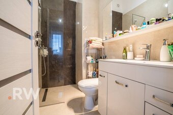 1i garsónka vo DVORE - TEHLA - VYSOKÉ stropy - Centrum NIVY  - 7