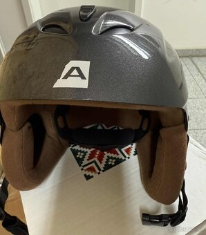 Lyže. lyžiarky, prilba - 7