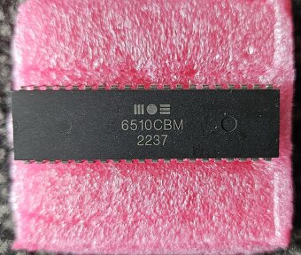 Commodore MOS 6510 CBM: procesor CPU pre všetky varianty C64 - 7