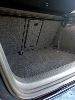 Predám Volkswagen Golf 1.4 TSI-benzín - 7