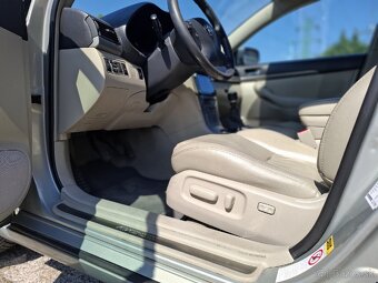 Toyota Avensis Combi 2.2 D-4D Lux - 7
