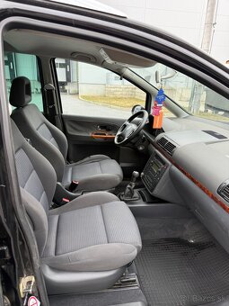 Predam Volkswagen Sharan Business 4x4 ,Ťažné,7miest,245tis - 7