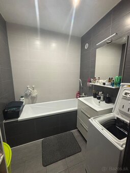 Predám komplet prerobený 2 izbový byt s balkónom v Žarnovici - 7
