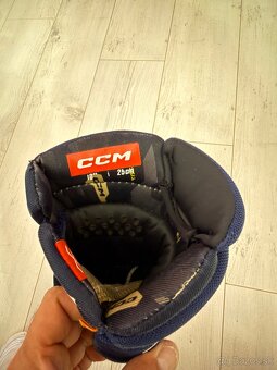 HOKEJOVÉ RUKAVICE CCM AS-V VEĽKOSŤ 10 TOP STAV - 7