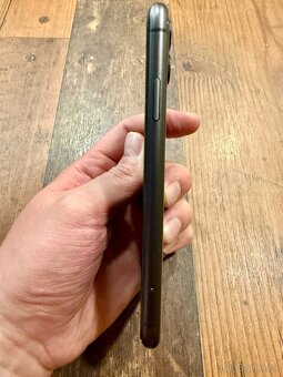 iPhone 11 black 128 GB - 7