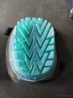 {33}  Chrániče kolien - 7